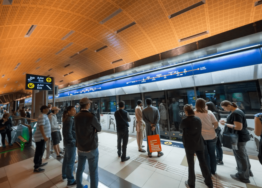 Dubai Metro Boarding